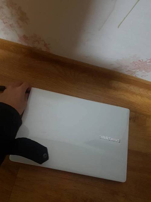 조카한테 닌텐도 게임기 뺏긴 남자.jpg