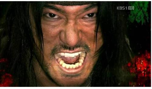 대한민국 사극 역사에 남을 노안 투탑.jpg