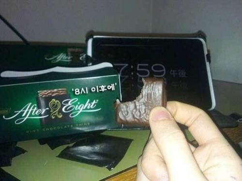 어딘가 삐딱한 사진들.jpg