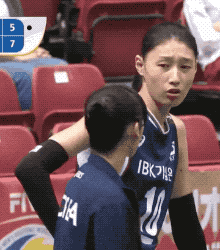 연경아 카메라 찍고 있어 표정 풀어.gif