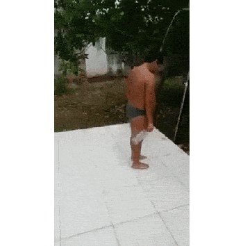 남자가 자신의 매력에 도취되면.gif