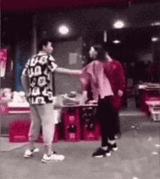 여성용 필수 호신술.gif