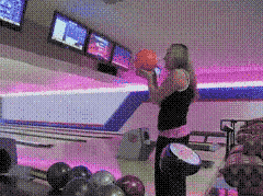 볼링하는 서양누님.gif