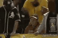 상대편 응원석에 잘 못 앉았다.gif