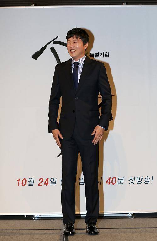 키 안 커보이는데 의외로 키 큰 배우.jpg