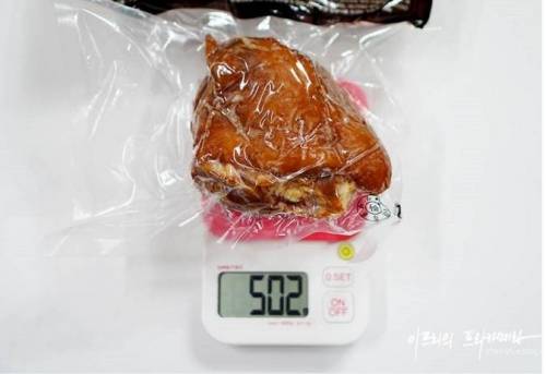 현재 커뮤니티상에 퍼진 족발 상황.jpg