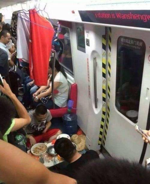 공포의 지하철 . jpg