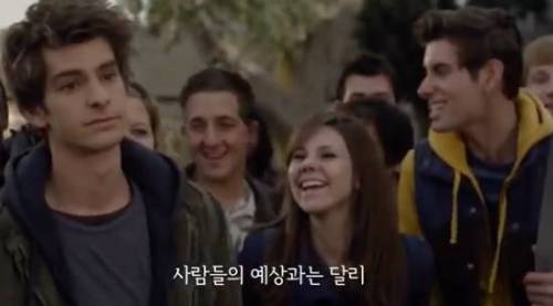 길잃은 고양이가 스라소니 영역에 빠졌는데.avi