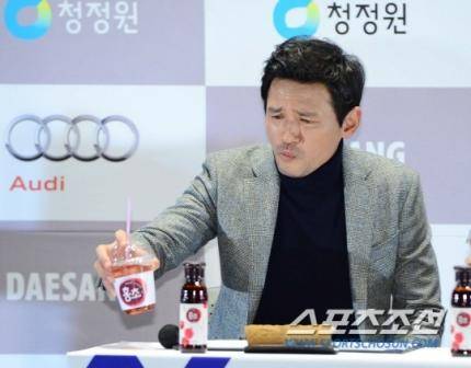 자본주의 미소에 실패한 40대 남성.jpg