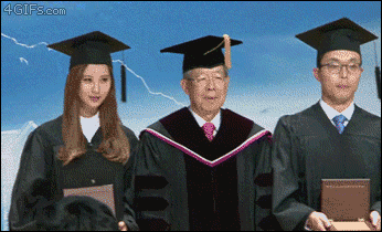 서현과 함께 찍으려는 총장.gif