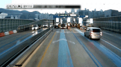 하이패스라고 밟으면 안되는 이유.gif