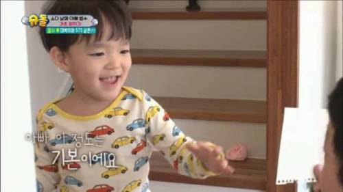 아들이 쓴 편지 읽는 아버지.jpg