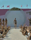 안경을 써야되나...?.gif