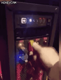오빠 컴퓨터 어떻게 켜?.gif