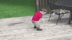 아이가 혼자 노는 법.gif