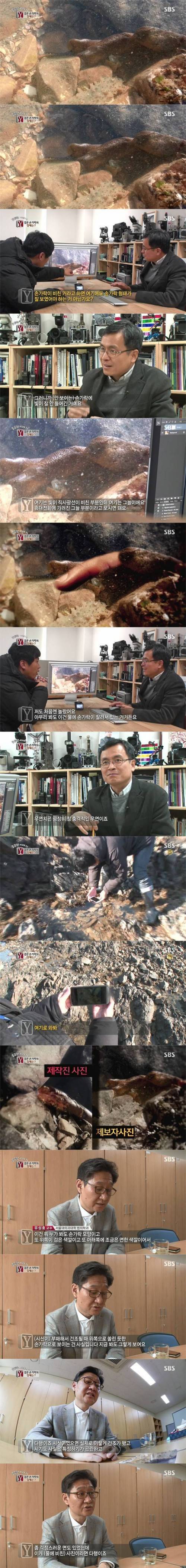 물속에 검은 손가락.jpg