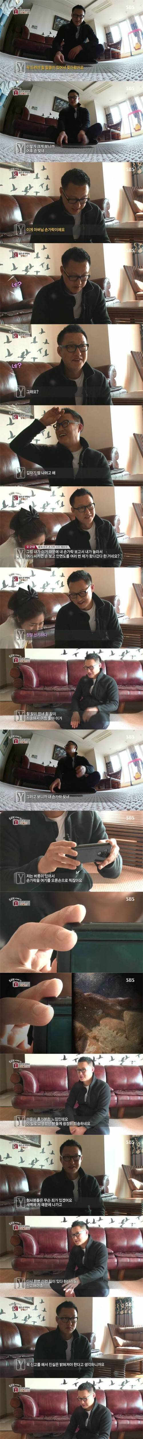 물속에 검은 손가락.jpg