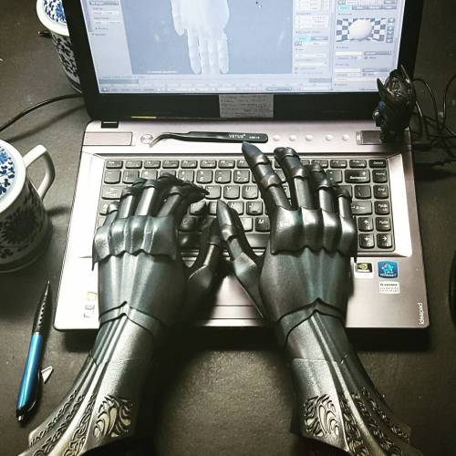 3D 프린터로 출력한 갑옷.jpgif