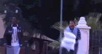 모르는 사람과 베개 싸움 하는 방법.gif