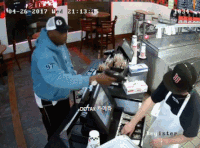 무덤덤한 알바생.gif