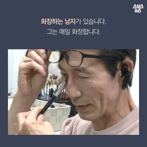 붓으로 홍대 앞을 쓸어버린 남자 .jpg