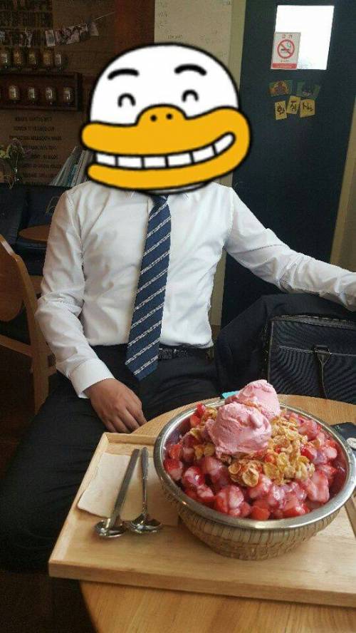 수지 어머니네 카페 딸기빙수.jpg