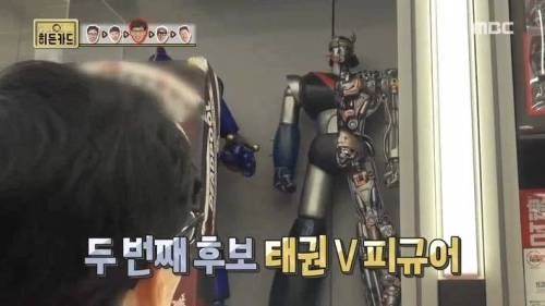피규어 매장에 간 유재석.jpg