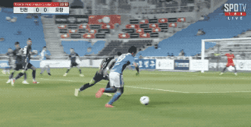 의문의 헤딩골.gif