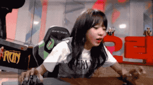 엎드려 !! 엎드리라고.gifs