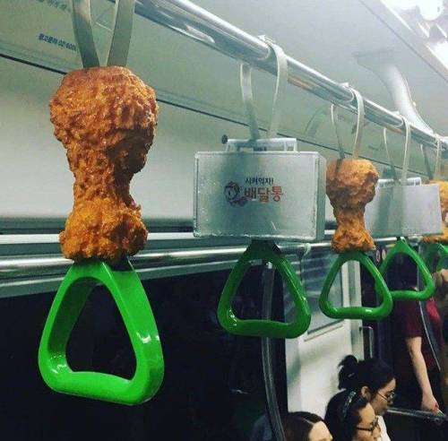 지하철 2호선 배달통 광고.jpg