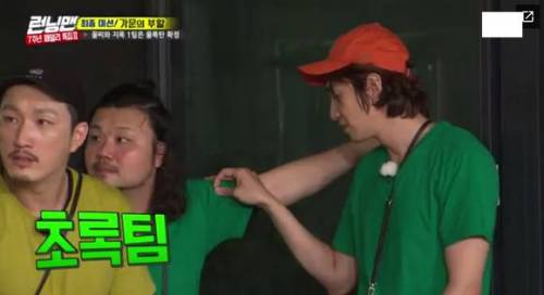 물폭탄 맞는 광수.gif