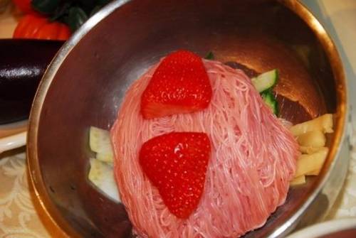 여름엔 비빔 국수지.jpg