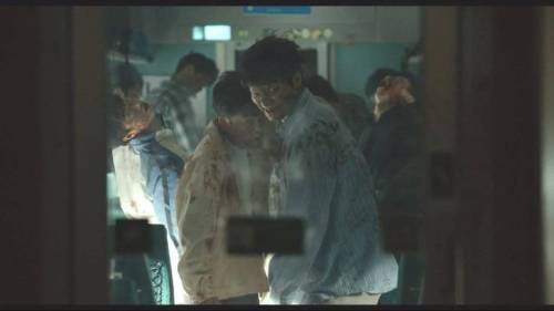인간을 발견한 좀비.jpg