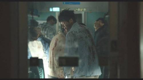인간을 발견한 좀비.jpg