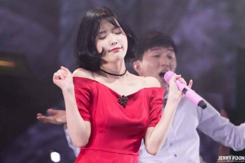 아이유 인성 논란.jpg