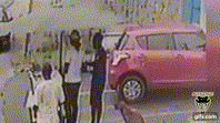 칼 든 사람 제압하는 영상.gif