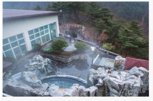 힌국에 한 곳 밖에 없는 자연 용출 온천탕