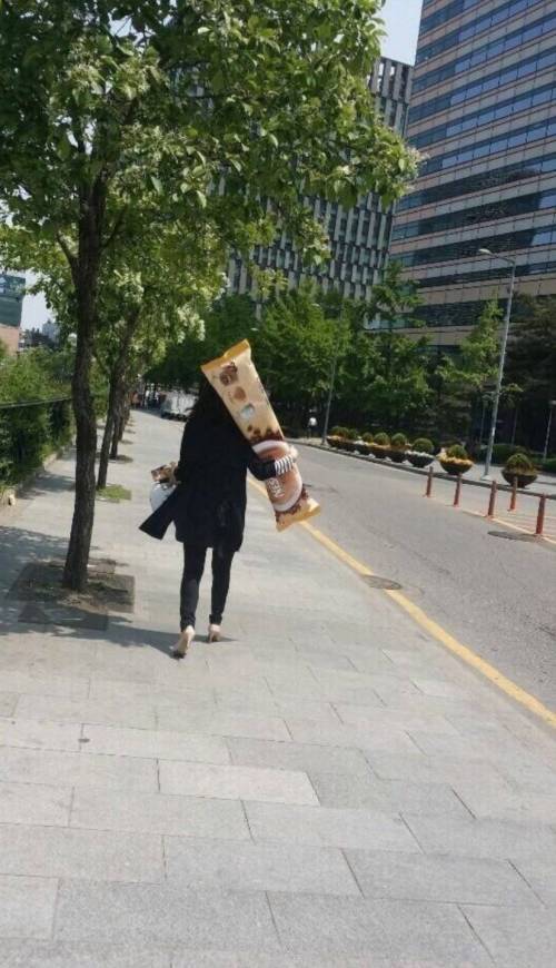 커피믹스 300개 당첨된 여자.jpg