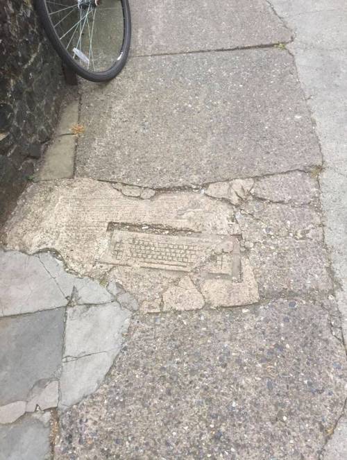 정체불명의 흔적.jpg