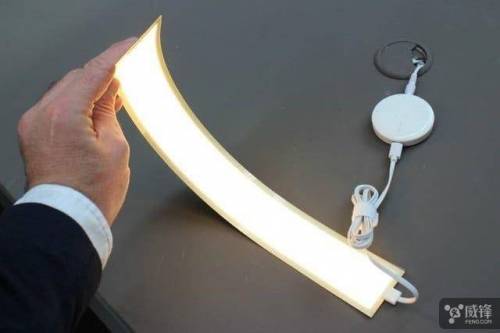 LG에서 양산중인 OLED 조명.jpg
