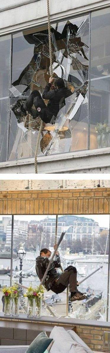 토크쇼에 출연하는 베어 그릴스.jpg