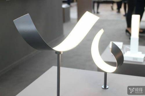 LG에서 양산중인 OLED 조명.jpg