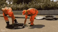맨홀 뚜껑 수리하는 과정.gif