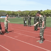 사단장님이 보고 있다 .gif