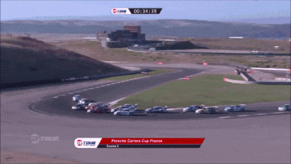 의문의 어부바.gif