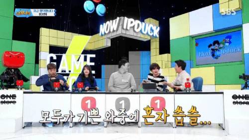 상품으로 걸린 아이 화보집.jpg