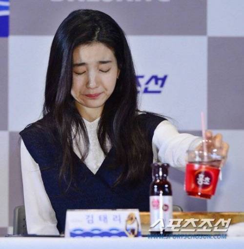 홍초는 공식석상에 음료 협찬을 하지 말아야.jpg