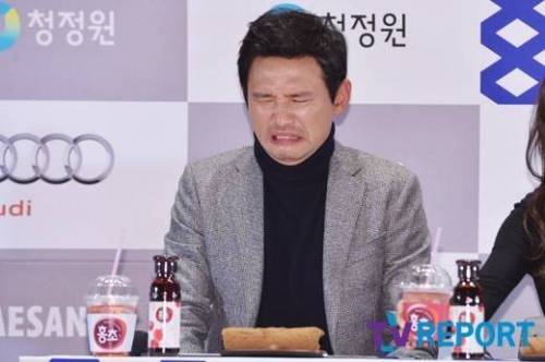 홍초는 공식석상에 음료 협찬을 하지 말아야.jpg
