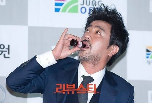 홍초는 공식석상에 음료 협찬을 하지 말아야.jpg