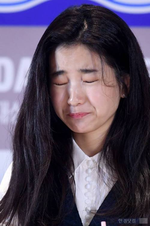 홍초는 공식석상에 음료 협찬을 하지 말아야.jpg
